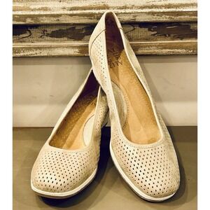 Naturalizer Women's Metallic Comfort Shoe Brina Wedge Pump, Gold Size 8M